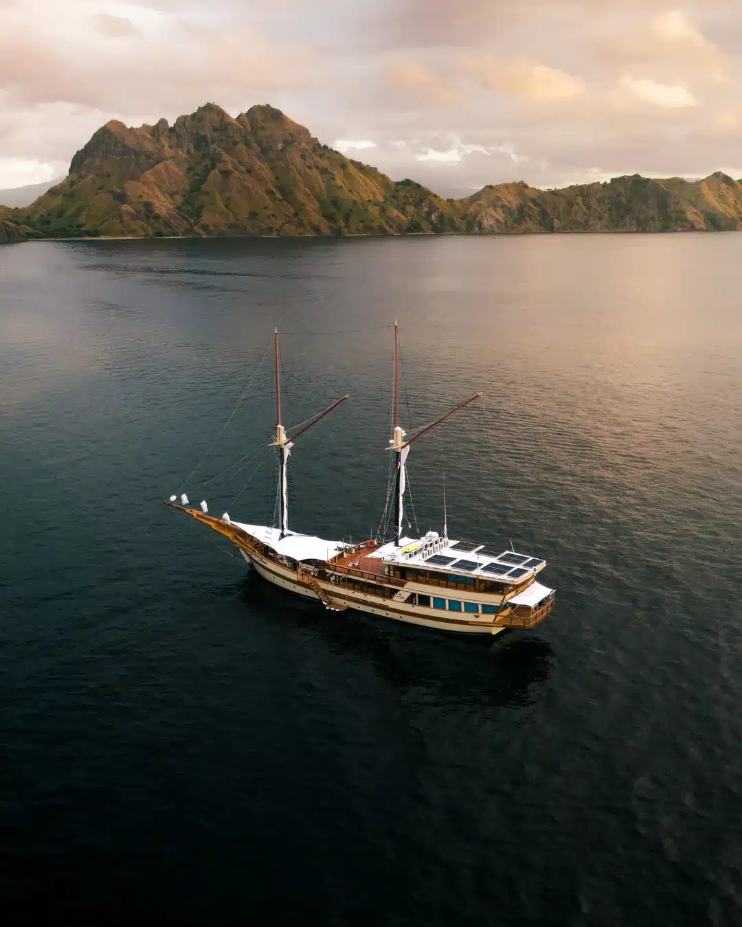 Otium yacht exterior underway